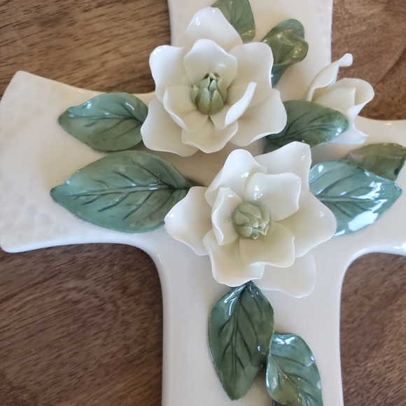 AppleTree Design Fine Porcelain Cross White Easter - Picture 2 of 6